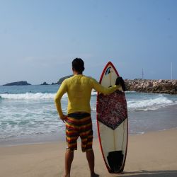 Surfing en Ixtapa Zihuatanejo Mexico