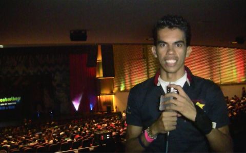 Comunicador Alex Serna