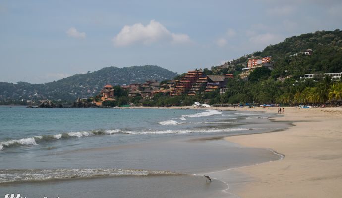 Caminando Por Playa La Ropa Zihuatanejo 