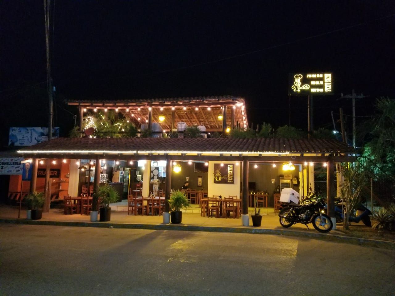 Pizzas Locas La Puerta zih.mx Ixtapa Zihuatanejo Traveler's Guide